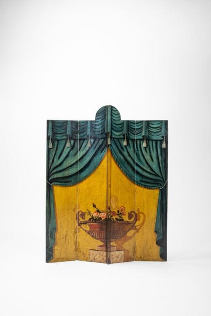 Painted wooden screen

closed h cm 163.8x33.5
Deco