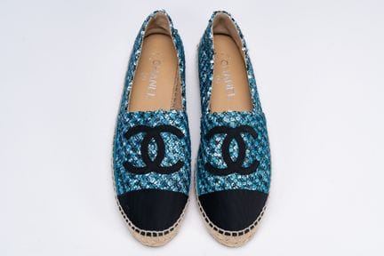 Chanel - Espadrilles


Blue and silver canvas sequ