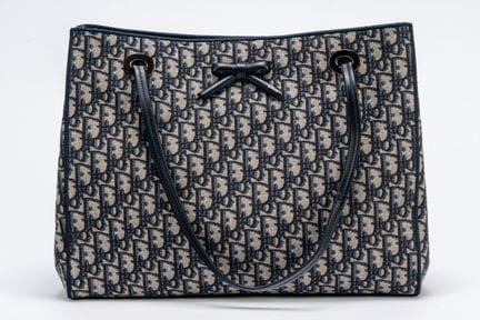 Christian Dior - Shopping Bag


White and blue Dio