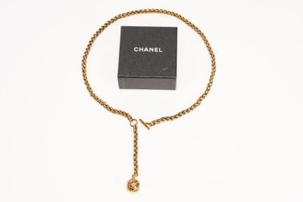Chanel - Belt


Gilded metal belt with a ball-shap