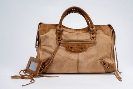 Balenciaga - City Bag


Noisette pony hair leather