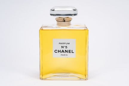 Chanel - Chanel N.5 Parfum


Glass Chanel N.5 bott