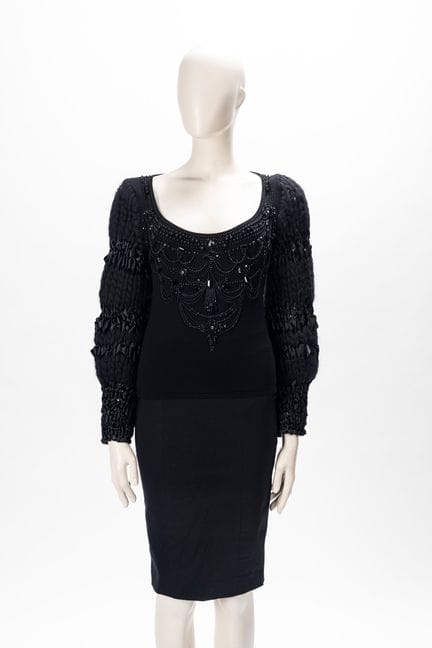 Valentino - Top 


Black wool top with long knitte
