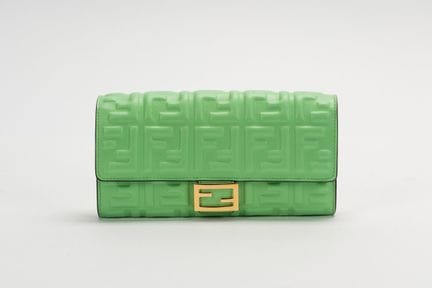 Fendi - Wallet


Apple green leather wallet with e
