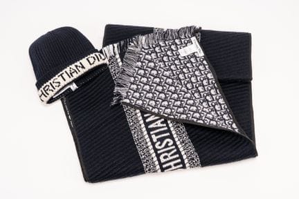 Christian Dior - Set including a scarf and hat


S