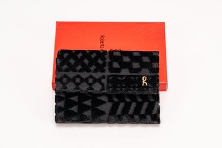 Roberta di Camerino - Wallet


Black velvet wallet