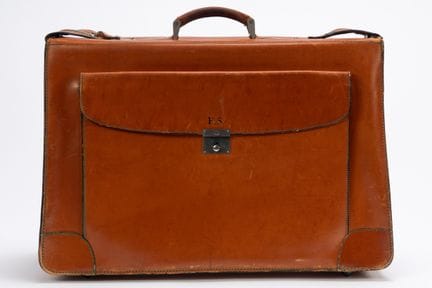Valextra - Suit Carrier


Leather suit carrier, ca