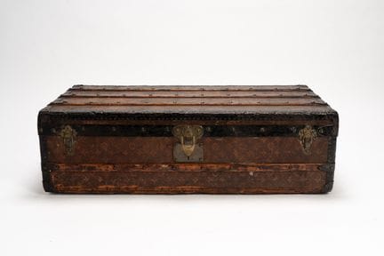 Louis Vuitton - Old Trunk, early 20th century


Mo