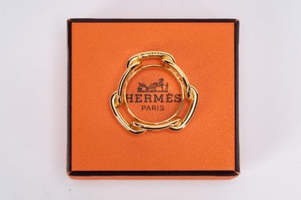 Hermès - Regate Carré Ring


Gilded metal Regate C