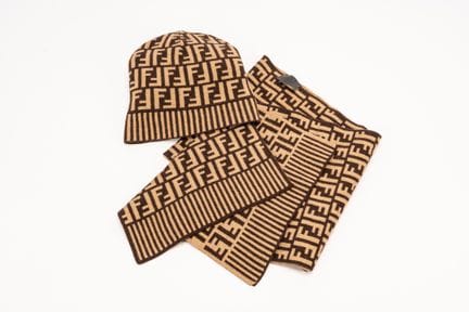 Fendi - Set of a scarf and hat


Set of a wool sca