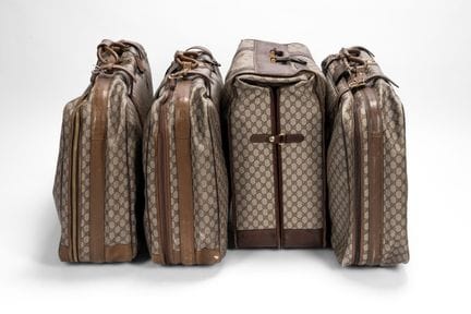 Gucci - Set of 3 suitcases and a garment bag


Mon