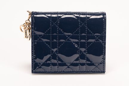 Christian Dior - Lady Dior Wallet


Blue patent le