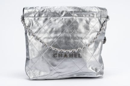 Chanel - 22 bag


Silver matelassé leather bag wit