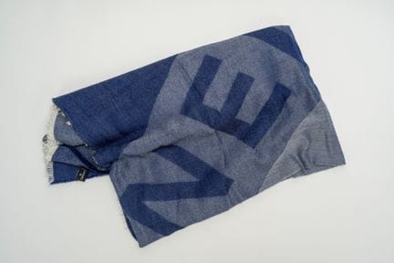Chanel - Grand Foulard

140 x 200 cm
Blue melange 