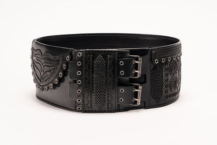 Yves Saint Laurent - Bustier Belt


Black leather 