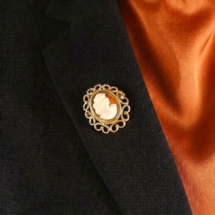 Brosche – Anhänger „Kamee“ aus 18 Karat Gelbgold (