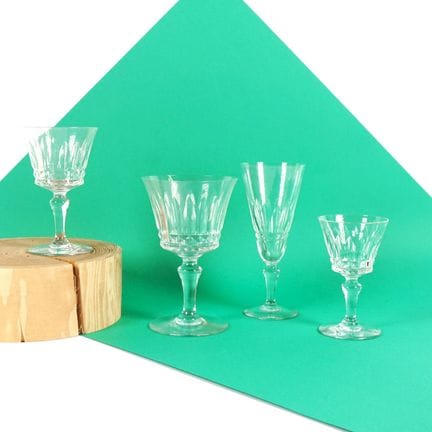 BACCARAT : Partie de service de verres en cristal,
