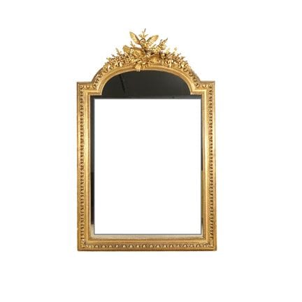 Miroir à encadrement en bois et stuc doré et sculp