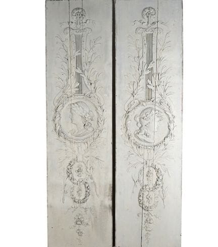 Paire de panneaux en bois sculpté et laqué crème à