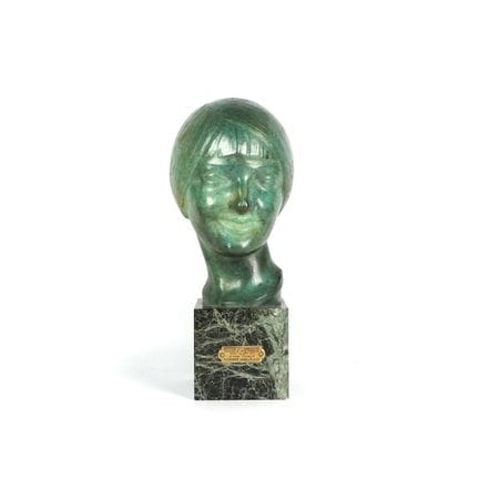 L. DORÉ (XIX-XXe), "Buste de jeune fille", sculptu