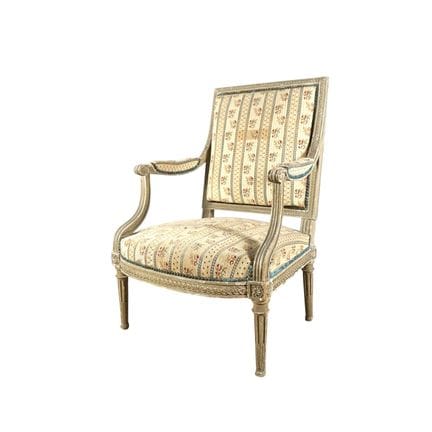 Fauteuil à dossier droit en bois mouluré et sculpt