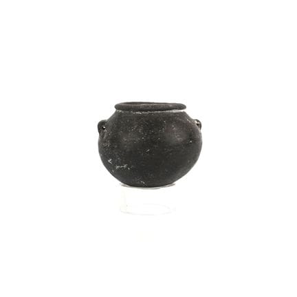 Vase à panse globulaire en terre cuite gris noir, 
