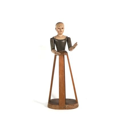 Poupée en buste en bois peint, bras articulés, des