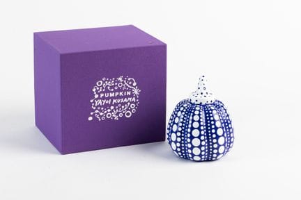 Yayoi KUSAMA (1929-2026)
"Pumpkin"
Scultura in res