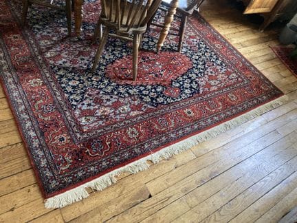Alfombra oriental de lana con nudos
235 x 323 cm