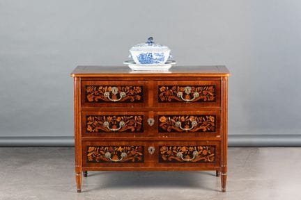 Marquetry chest of drawers with four drawers arran