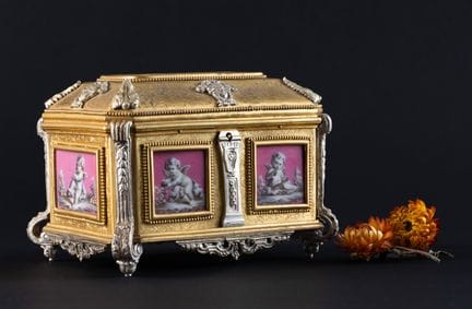Alphonse GIROUX, Paris 
A jewelry box made of gild