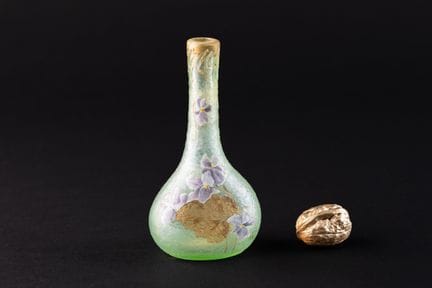 MONTJOIE 
Vase soliflore en verre givré à décor ém