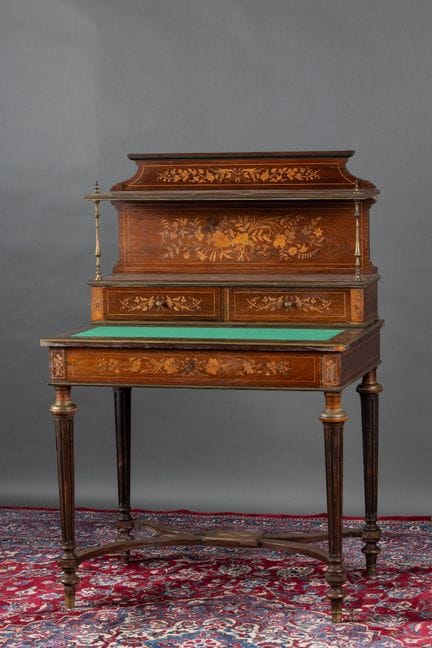 "Bonheur du jour" cabinet with sycamore marquetry 