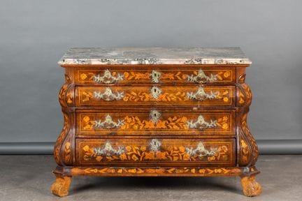 Chest of drawers with engraved wood marquetry, sta