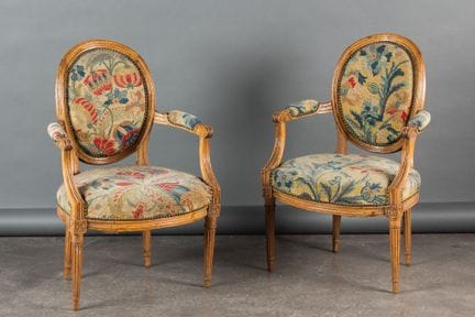 Pair of armchairs in walnut and beech, medallion-s