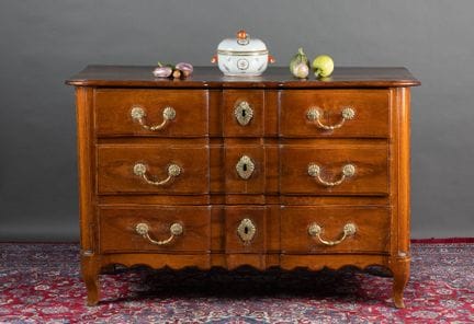 Molded walnut chest of drawers with three drawers 