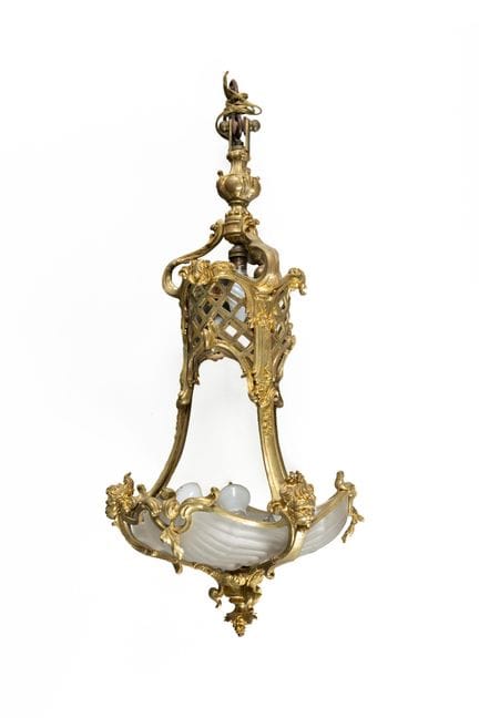 Three-light chandelier in gilded bronze with a tre