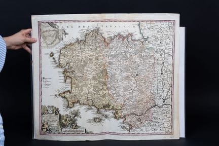 Homann (J.B.) Tabula Ducatus Britanniae Gallis. El
