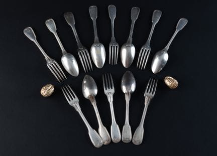 SIX CUILLERS A SOUPE ET SIX FOURCHETTES DE TABLE e