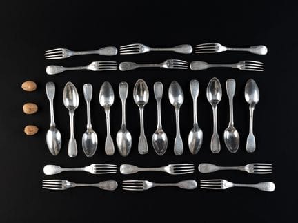 DOUZE CUILLERS A SOUPE ET DOUZE FOURCHETTES DE TAB