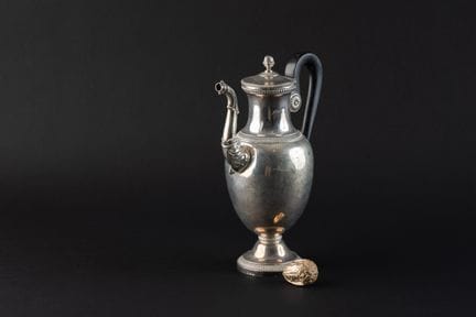 CAFETIERE en argent (950).
PARIS, O. BOURGOIS, 181
