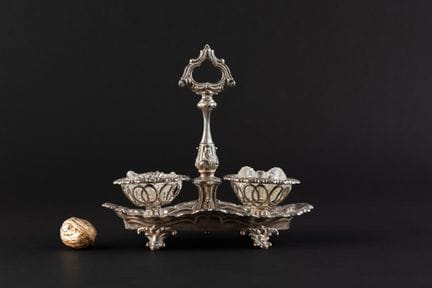 SALIERE DOUBLE en argent (950). 
PARIS, ap. 1838 (