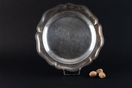 PLAT en argent (950).
NANTES, Philippe LAUMAILLE (