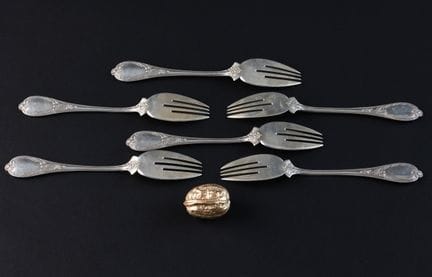 SERIE DE SIX FOURCHETTES A GATEAU en argent (800).