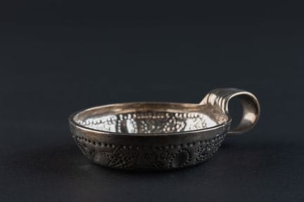 TASSE A VIN en argent (950). 
ORLEANS, Martin LUMI