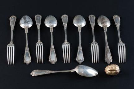 ENSEMBLE DE CINQ COUVERTS A ENTREMETS en argent (9