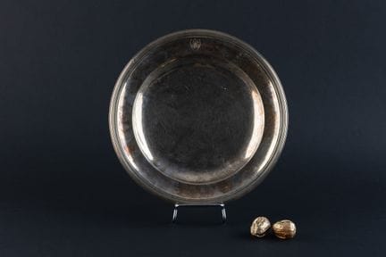 PIATTO in argento (950).
PARIGI Jacques-Grégoire R