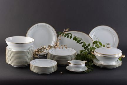 LIMOGES, G. Dumur
Service en porcelaine blanche à 