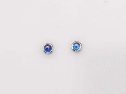 Pair of 750°/°° (18K) white gold stud earrings, ea