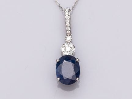 Pendant in 750°/°°(18K) white gold, set with an ov